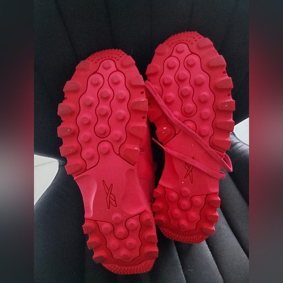 Used Cardi B Reebok - Picture 5 of 5